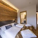 In Neukirchen, 100 M Lift Chalet *