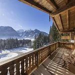 In Neukirchen, 100 M Lift Chalet