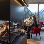 In Neukirchen, 100 M Lift Chalet