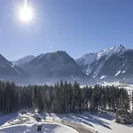 In Neukirchen, 100 M Lift Chalet