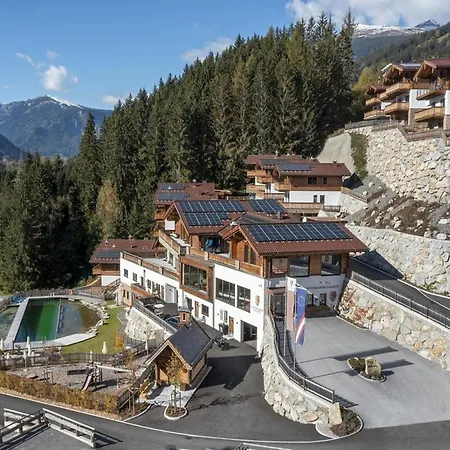 In Neukirchen, 100 M Lift شاليه *